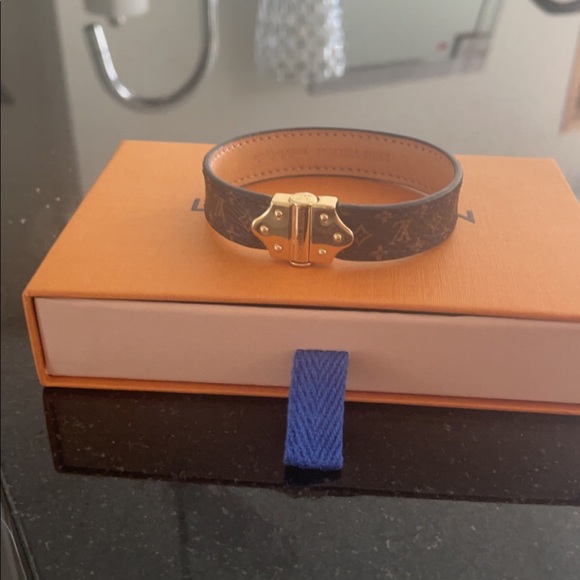 Louis Vuitton monogram bracelet 19 - Picture 1 of 4